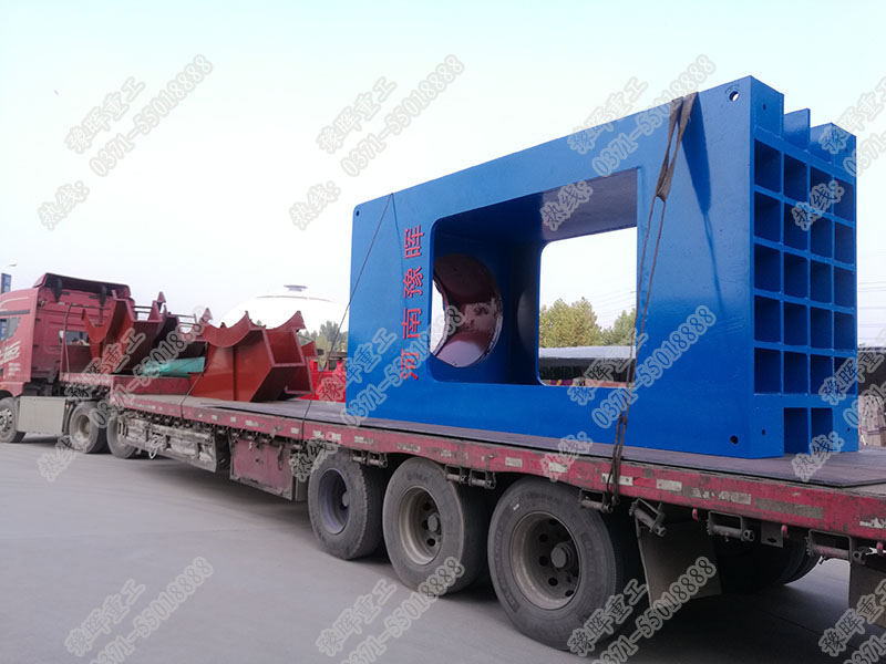 熱壓機發(fā)往河北第一車